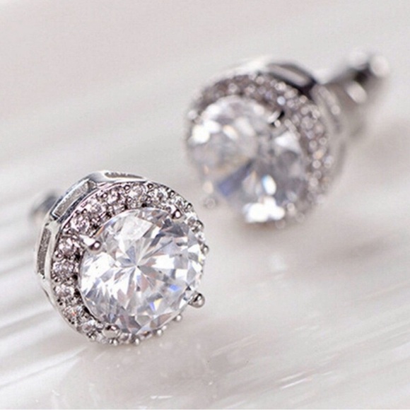 New!!! Brilliant CZ Stud Earrings - Picture 2 of 11